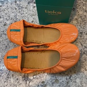 Tieks patent leather Coral shoes size 7 Perfect for Spring /Sunmer!!